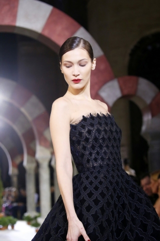 Oscar-de-la-Renta-Bella-Hadid